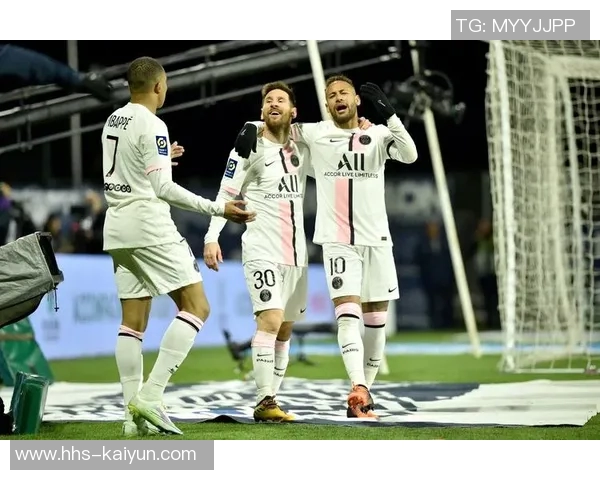 阿什拉夫的巴黎笑脸与家之归途——经纪人对话下的归属与梦想